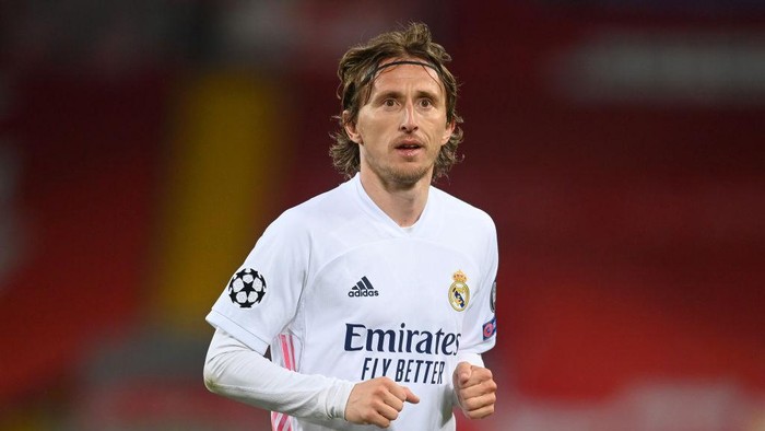 LIVERPOOL, ENGLAND - APRIL 14: Luka Modric of Real Madrid looks on during the UEFA Champions League Quarter Final Second Leg match between Liverpool FC and Real Madrid at Anfield on April 14, 2021 in Liverpool, England. Sporting stadiums around the UK remain under strict restrictions due to the Coronavirus Pandemic as Government social distancing laws prohibit fans inside venues resulting in games being played behind closed doors. (Photo by Michael Regan/Getty Images)
