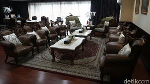 Mengintip Ruang Kerja Wakil Ketua MPR Fadel Muhammad
