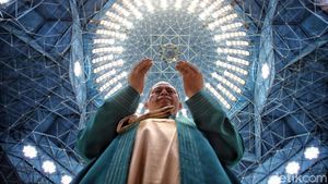 Mengenal Ustaz Madinah, Imam Besar Masjid Jakarta Islamic Center