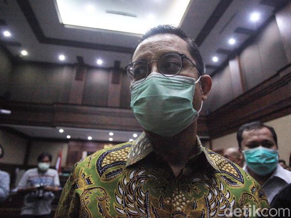 Momen Eks Mensos Juliari Batubara Didakwa Terima Suap Bansos