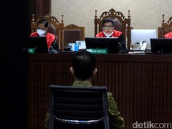 Peringatan Keras Hakim ke Juliari: Jangan Coba Suap Perkara Bansos!