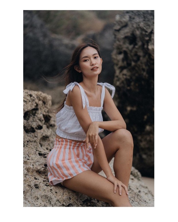 Ide outfit serba putih ala pemenang Indonesia's Next Top Model.