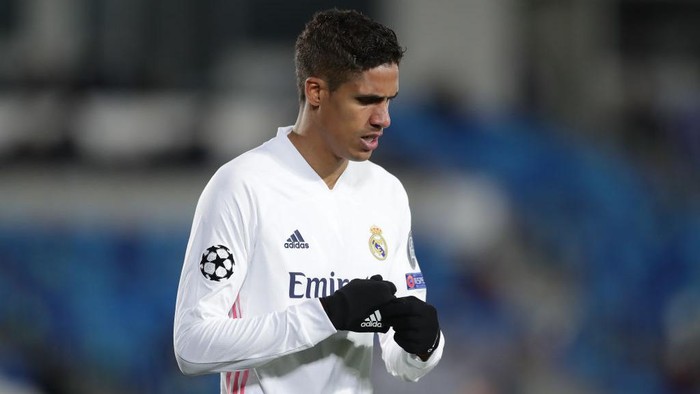 MADRID, SPAIN - MARCH 16: Raphael Varane of Real Madrid CF reacts during the UEFA Champions League Round of 16 match between Real Madrid and Atalanta at Alfredo Di Stefano stadium on March 16, 2021 in Madrid, Spain. Sporting stadiums around Spain remain under strict restrictions due to the Coronavirus Pandemic as Government social distancing laws prohibit fans inside venues resulting in games being played behind closed doors. (Photo by Gonzalo Arroyo Moreno/Getty Images)