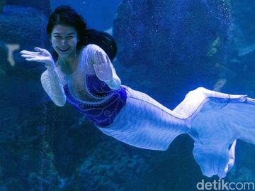 Saat Putri Duyung Ikut Meriahkan Peringatan Hari Kartini
