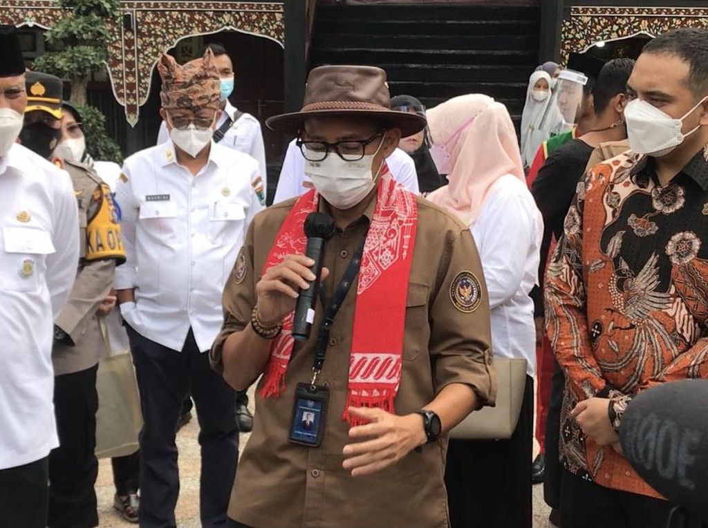 Zona Merah Jawa-Bali Turun, Sandiaga: Tetap Eling Lan Waspodo Zona Merah Jawa-Bali Turun, Sandiaga: Tetap Eling Lan Waspodo