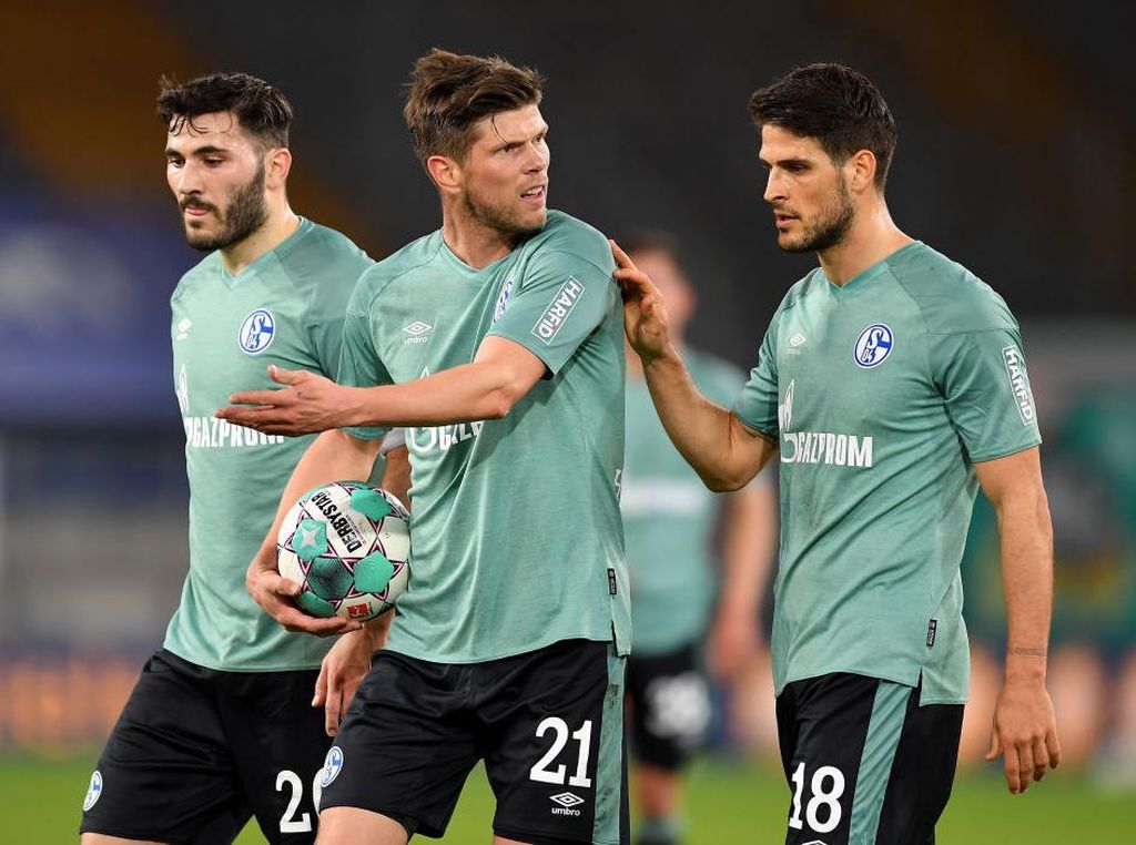 Schalke Degradasi, Suporter Serang Pemain