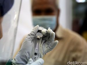 DKI Mulai Program Vaksinasi COVID-19 untuk Warga 50 Tahun ke Atas DKI Mulai Program Vaksinasi COVID-19 untuk Warga 50 Tahun ke Atas