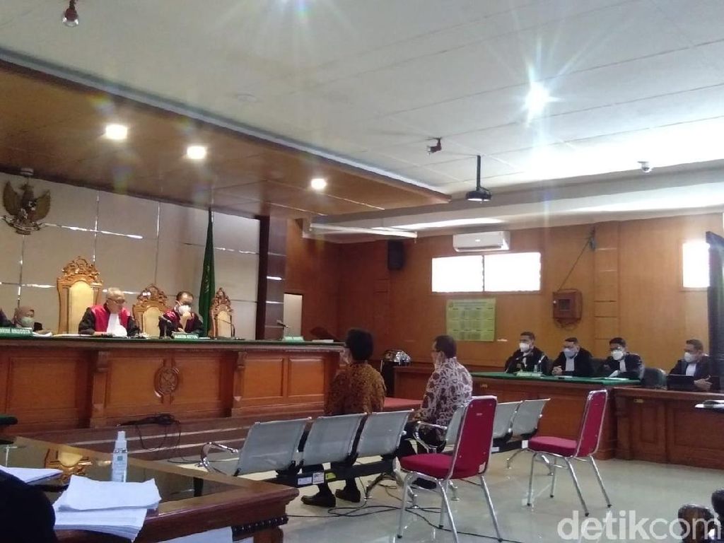 Terbukti Korupsi, 2 Eks Petinggi PT DI Divonis 4 dan Tujuh Tahun Bui Terbukti Korupsi, 2 Eks Petinggi PT DI Divonis 4 dan Tujuh Tahun Bui