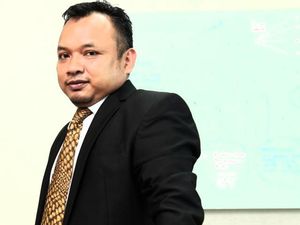 Acungi Jempol ke Polri, Korban Pinjol Harap Pelaku Lain Juga Ditangkap Acungi Jempol ke Polri, Korban Pinjol Harap Pelaku Lain Juga Ditangkap