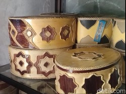 Songkok Pelepah Pohon Pisang Handmade Warga Ngawi