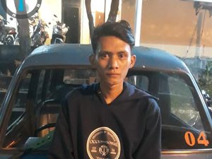 Ngeri! Sopir Angkot di Depok Mabuk & Ugal-ugalan Ngeri! Sopir Angkot di Depok Mabuk & Ugal-ugalan