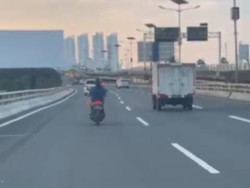 Bukan Cuma Emak-emak di Angke, Ini 3 Aksi Pemotor Nyelonong ke Jalan Tol