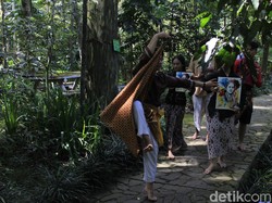 Melihat Aksi Seniman Bandung Menari 7 Jam Non Stop untuk Kenang RA Kartini