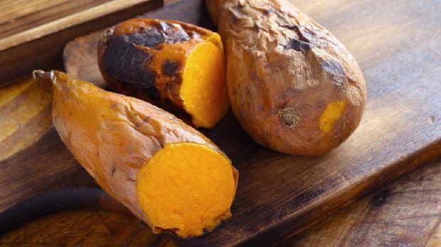 Ubi panggang Close up of Baked Sweet Potato