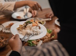 Jangan Kalap! Ini Dampak Makan Berlebihan Saat Sahur