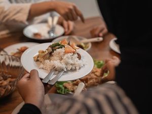 Jangan Kalap! Ini Dampak Makan Berlebihan Saat Sahur Jangan Kalap! Ini Dampak Makan Berlebihan Saat Sahur