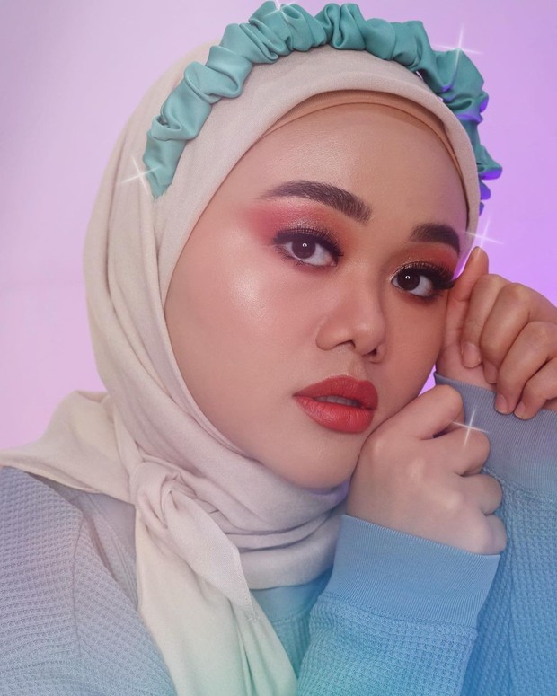 Colored Eyeshadow Makeup /instagram.com/fatyabiya Colored Eyeshadow Makeup membuat wajah lebih berwarna dan segar /instagram.com/fatyabiya