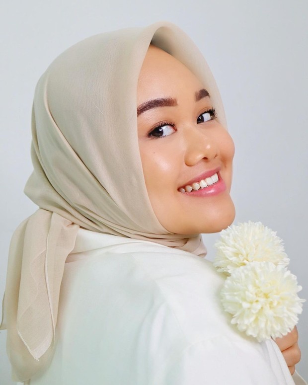 Dewy Makeup/instagram.com/fatyabiya Dewy Makeup membuat kulit tampak lebih bercahaya dan cerah/instagram.com/fatyabiya