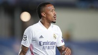Eder Militao, bek tengah berusia 23 tahun ini tampil apik menjadi pengganti Sergio Ramos (Getty Images/Gonzalo Arroyo Moreno)