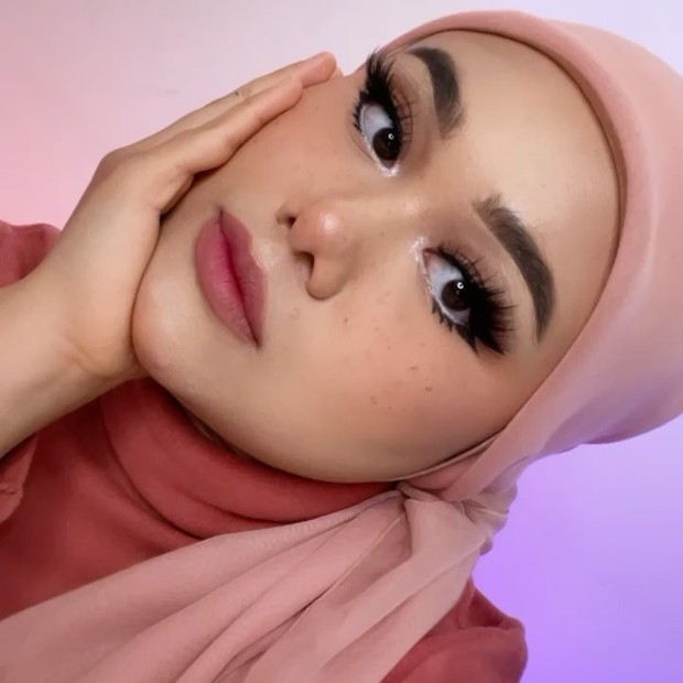 Fake Freckles Makeup/instagram.com/fatyabiya Fake Freckles Makeup membuat kesan ala wanita bule/instagram.com/fatyabiya