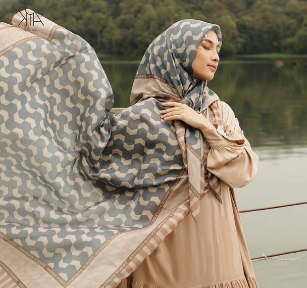 Foto: Kia by Zaskia Sungkar/instagram.com/kiabyzaskiasungkar 6 Brand Hijab Motif Artis