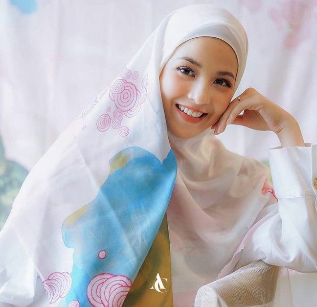 Foto: Natasha Rizky/instagram.com/alurcerita 6 Brand Hijab Motif Artis