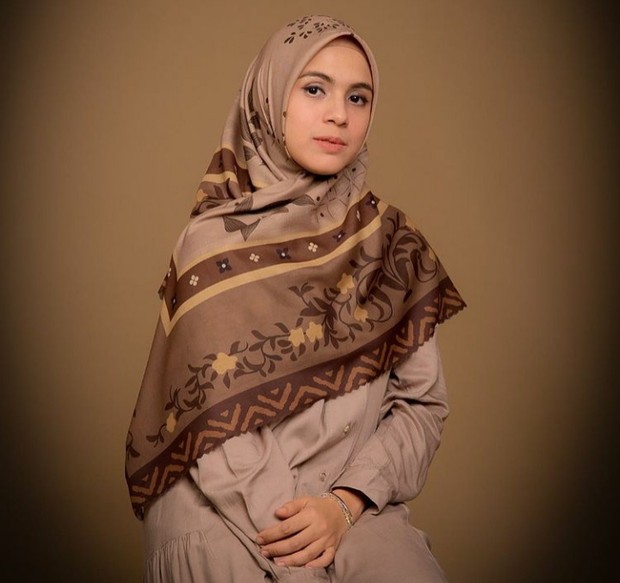 Foto: Nycta Gina/instagram.com/missnyctagina 6 Brand Hijab Motif Artis