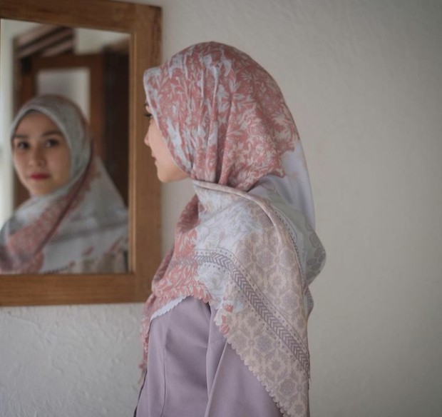 Foto: Zaskia Adya Mecca/instagram.com/zaskiadyamecca 6 Brand Hijab Motif Artis