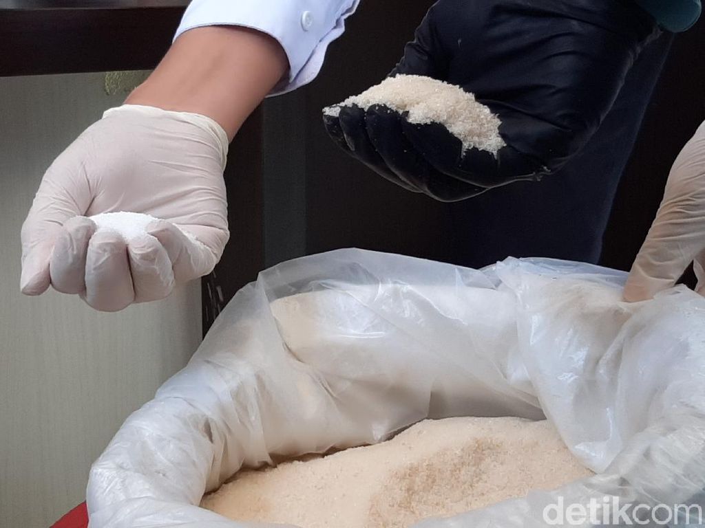 Polisi Amankan 35 Ton Gula Pasir Oplosan di Banyumas Polisi Amankan 35 Ton Gula Pasir Oplosan di Banyumas
