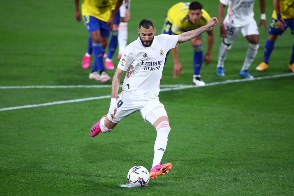 CADIZ, SPAIN - APRIL 21: Karim Benzema of Real Madrid scores their side's first goal from the penalty spot during the La Liga Santander match between Cadiz CF and Real Madrid at Estadio Ramon de Carranza on April 21, 2021 in Cadiz, Spain. Sporting stadiums around Spain remain under strict restrictions due to the Coronavirus Pandemic as Government social distancing laws prohibit fans inside venues resulting in games being played behind closed doors. (Photo by Fran Santiago/Getty Images)