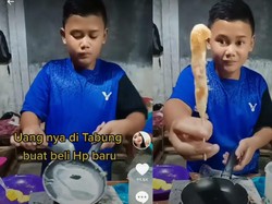 Salut! Bocah Ini Jualan Cilung Demi Bisa Beli HP Baru Sendiri