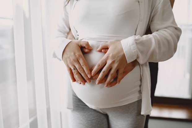 Pada ibu hamil yang sedang menjalani kehamilan di trimester terakhir, orgasme atau bahkan seks itu sendiri dapat memicu kontraksi ringan.