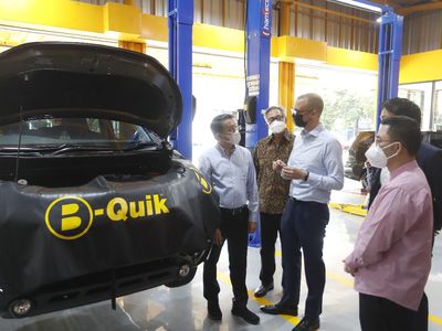 Layanan Pecinta Otomotif di Pusat Perbelanjaan