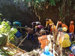 Longsor Terjadi di Ampelgading Malang, Seorang Warga Hilang Tertimbun