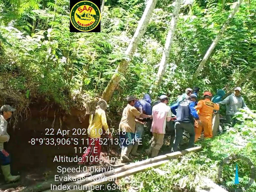 Korban Longsor di Malang Ditemukan Meninggal Dunia Korban Longsor di Malang Ditemukan Meninggal Dunia