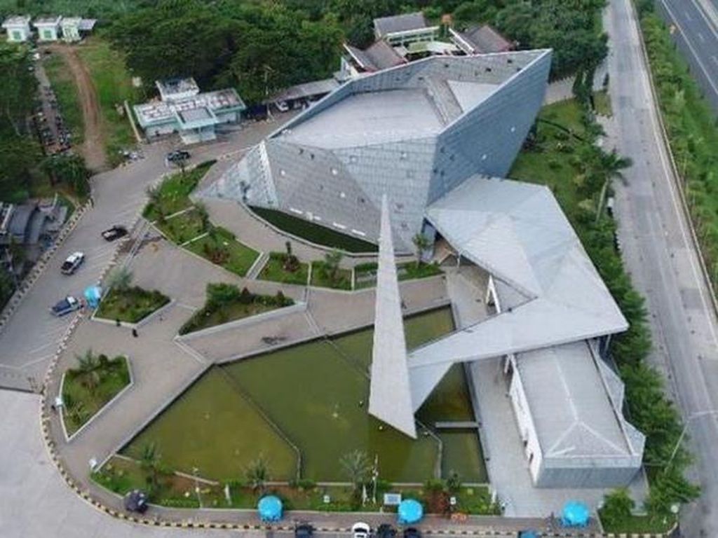 10 Masjid Karya Ridwan Kamil yang Artistik di Banyumas - Makassar