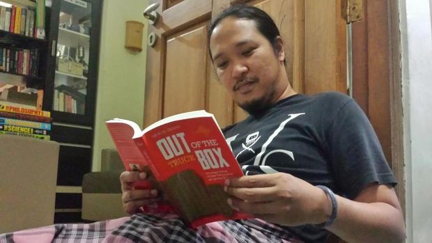 Noe Letto kini memeluk agama islam, tak disangka sebelumnya ia sempat menjadi Ateis. Yuk kita lihat potret Noe!