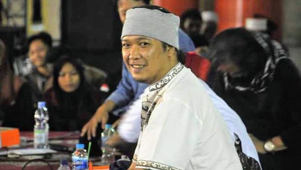 Noe Letto Noe Letto kini memeluk agama islam, tak disangka sebelumnya ia sempat menjadi Ateis. Yuk kita lihat potret Noe!