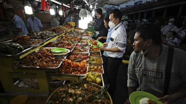 Lapeh Salero Nikmatnya Berbuka di Food Sreet Senen