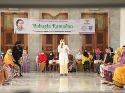 Momen Hari Kartini, Bupati Serang-KPP RI Hibur 50 Lansia