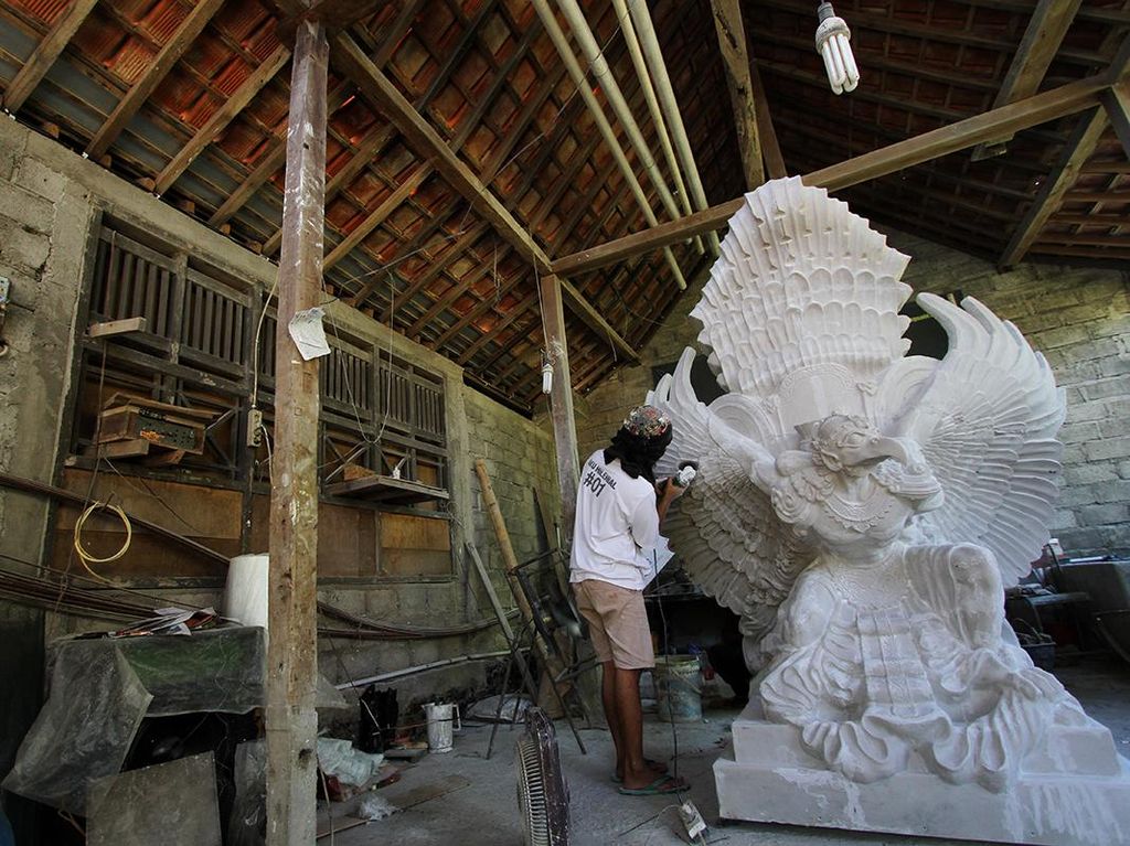Patung Garuda Wisnu Kencana Versi Mini Ini Dijual Rp 35 Juta Lho Patung Garuda Wisnu Kencana Versi Mini Ini Dijual Rp 35 Juta Lho