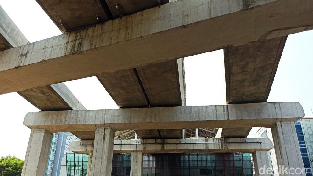 Penampakan Terkini LRT Cibubur-Cawang yang Siap Dilewati Ular Besi