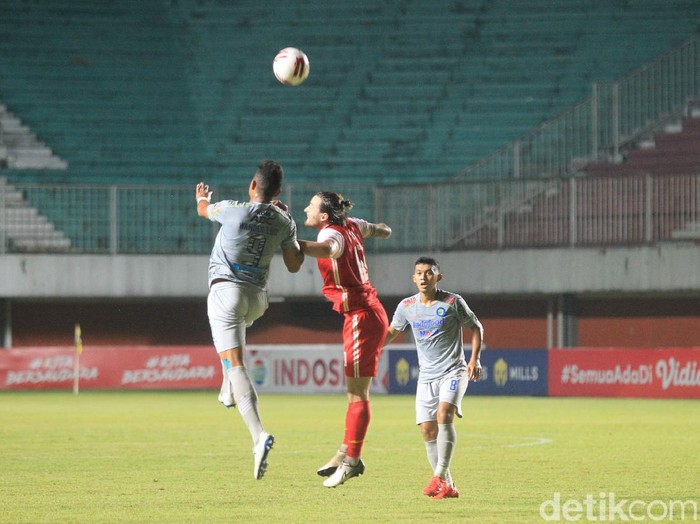 Tuntas sudah leg pertama final Piala Menpora 2021 antara Persija Jakarta vs Persib Bandung. Macan Kemayoran menang 2-0 lewat dua gol cepat di babak pertama.
