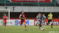 Hasilnya, Persib mulai bisa mengimbangi permainan Persija. Bahkan anak asuh Robert Rene Alberts bisa banyak menghadirkan ancaman.