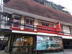 Cerita Warga Detik-detik Penggerebekan Prostitusi di RedDoorz Tebet