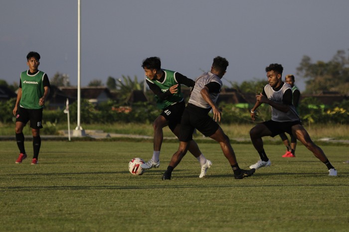 PSM Makassar menjelang laga melawan PSS Sleman untuk perebutan tempat ketiga Piala Menpora 2021. Kredit foto dari dokumentasi PSM Makassar