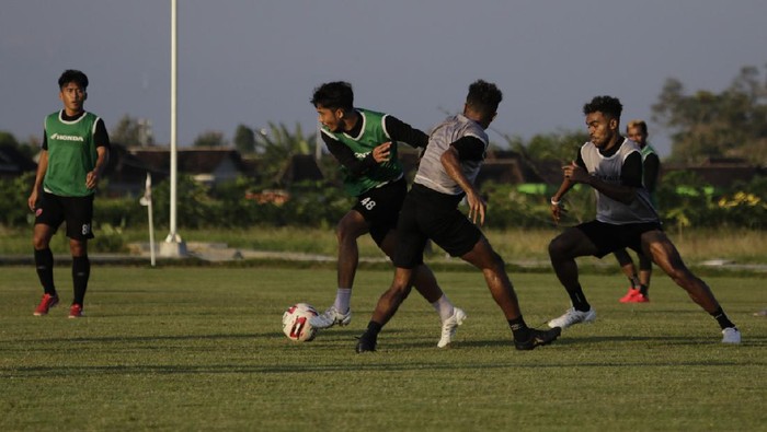 PSM Makassar menjelang laga melawan PSS Sleman untuk perebutan tempat ketiga Piala Menpora 2021. Kredit foto dari dokumentasi PSM Makassar