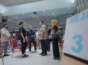 Raisa-Denny Chandra Suntik Vaksin COVID di Balai Kota DKI Hari Ini