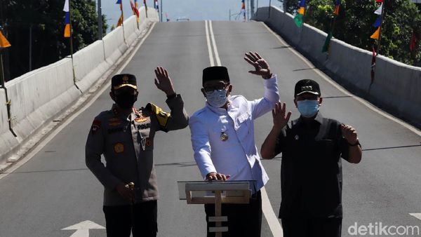 Ridwan Kamil Resmikan 2 Flyover di Bandung