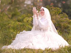 Kenakan Paes saat Prewed, Roro Fitria Tegaskan Tetap Berhijab